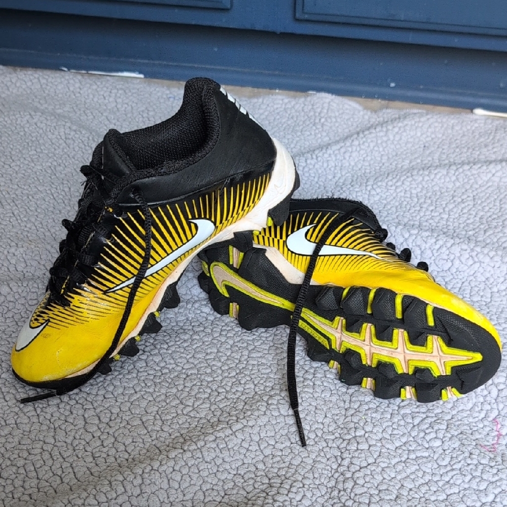 Nike Black and Yellow Baseball Cleats